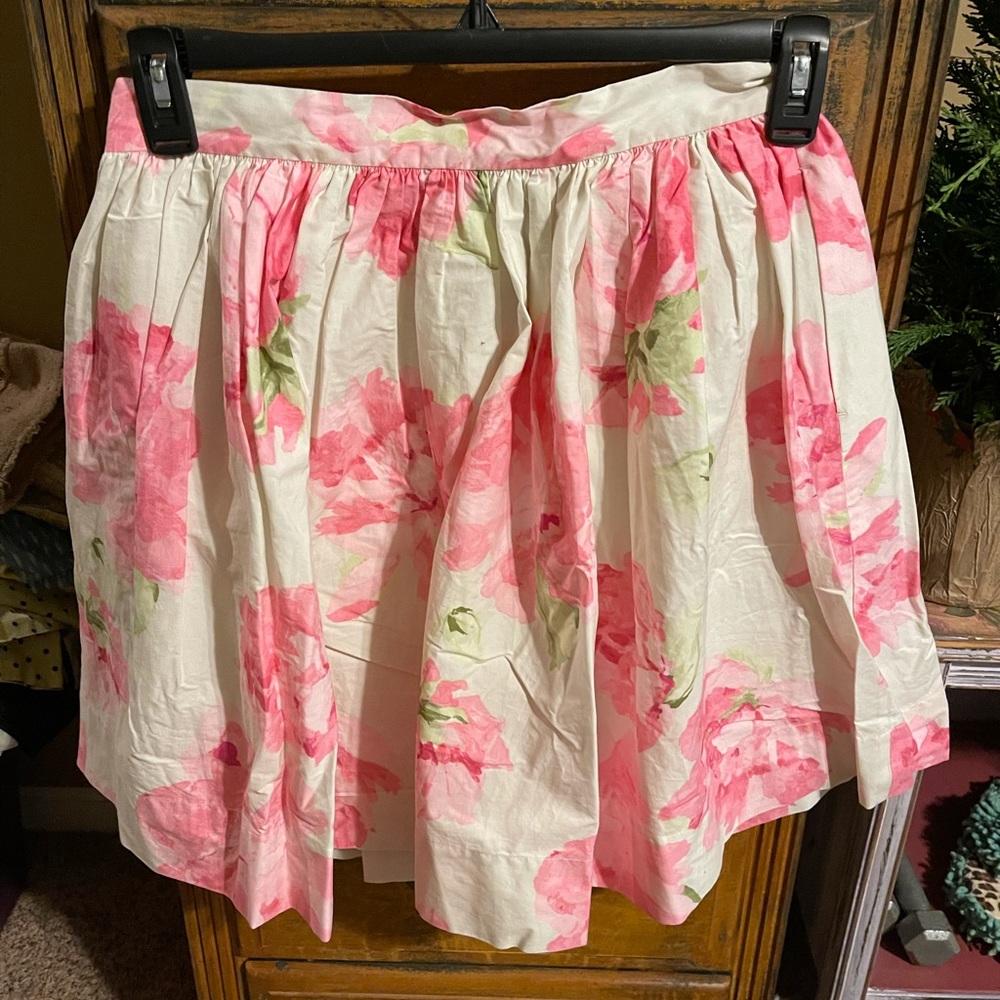 Liz Claiborne Size 6 Pink Floral Lined Skirt with Pockets like new
